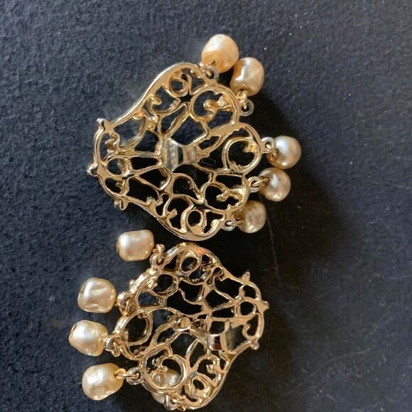 Sarah Coventry 1960 'Venetian Lace' Pearl earrings, in Gold, Stamped, DISCOUNTED - Picture 5 of 5